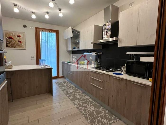 Casa con 6 locali in vendita in Centro, Giavera del Montello