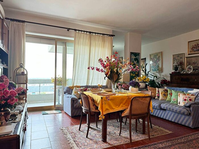Appartamento con 6 locali in vendita in Via Matteo Bandello, Piazza Giovanni XXIII, Cagliari