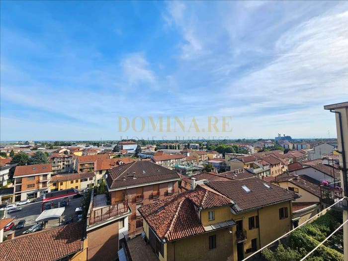 Appartamento quadrilocale in vendita in Via Santa Croce Moncalieri, Centro Storico, Moncalieri
