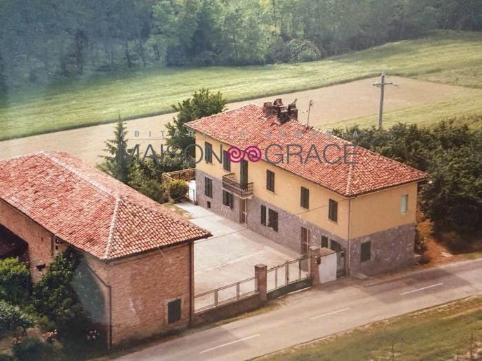 Casa con 6 locali in vendita in Via Maestra, Coazzolo