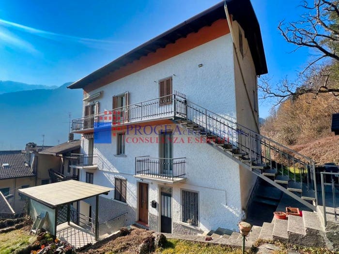 Appartamento trilocale in vendita in Via Fratelli Calvi, Piazza Brembana