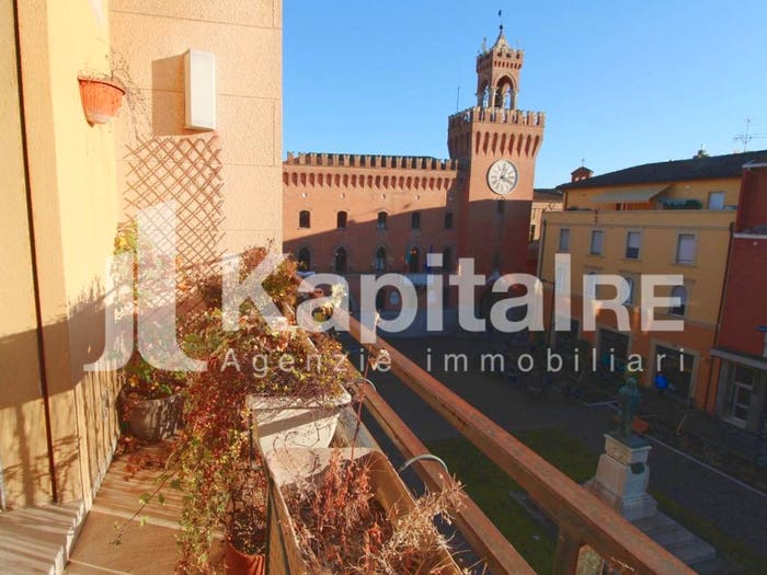 Appartamento trilocale in vendita in Piazza Quirico Filopanti, Centro, Budrio