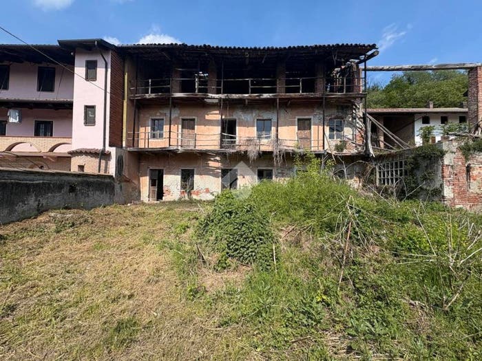 Casa con 6 locali in vendita in Via DOMENICO MANFREDO, Centro, Vestignè