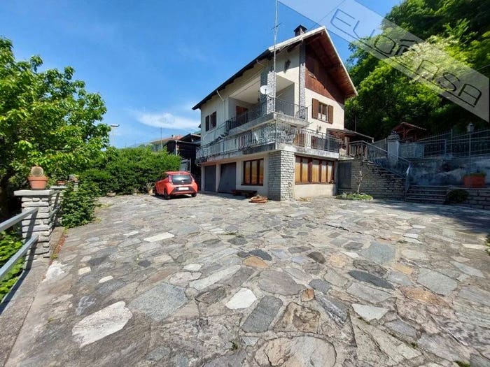 Casa con 6 locali in vendita in Via Vittorio Emanuele II, Pinasca