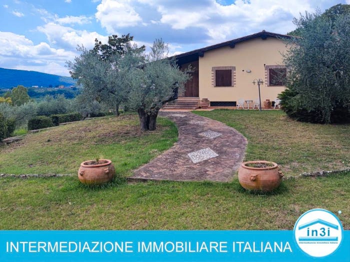 Casa con 6 locali in vendita in Via Santa Maria, Poggio Nativo