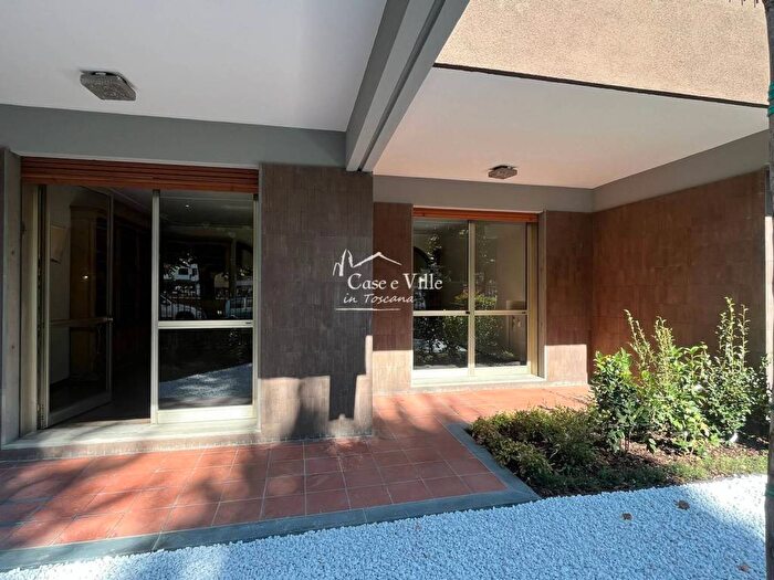 Appartamento con 6 locali in vendita in Via Vincenzo Gioberti, Pietà, Prato