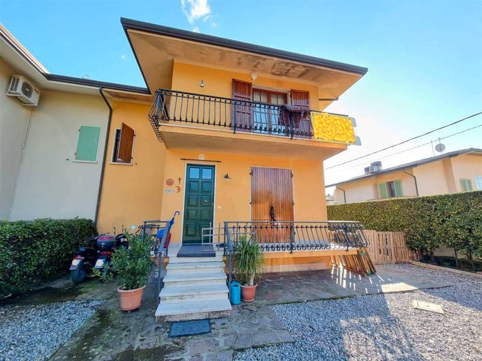 Casa con 6 locali in vendita in Camaiore Paese, Camaiore
