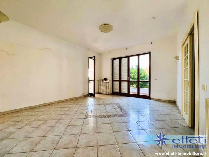 Appartamento con 5 locali in vendita in Marina di Massa Centro, Massa