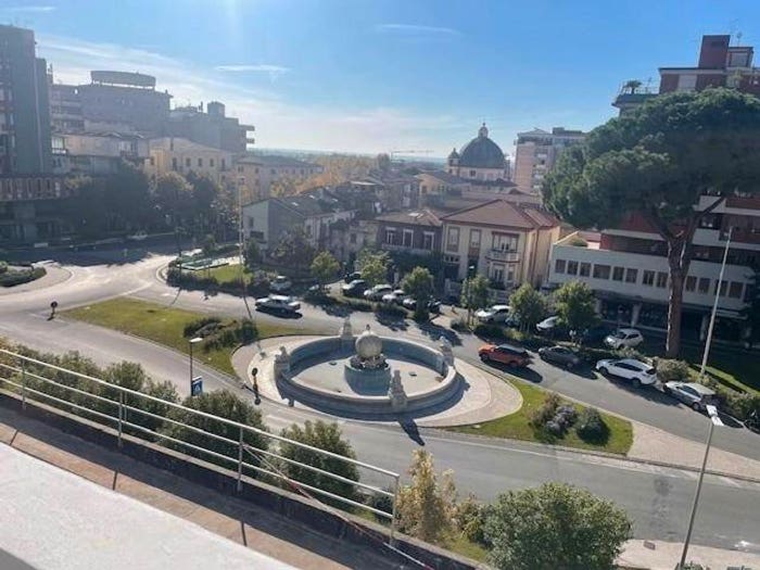 Appartamento con 6 locali in vendita in Centro, Massa