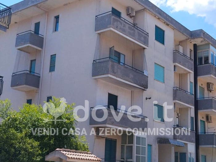 Appartamento con 6 locali in vendita in Via Ernesto Che Guevara, Badolato Marina, Badolato