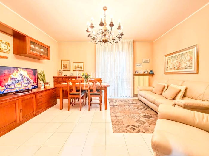 Appartamento trilocale in vendita in Via Caprera, Centro, Malnate