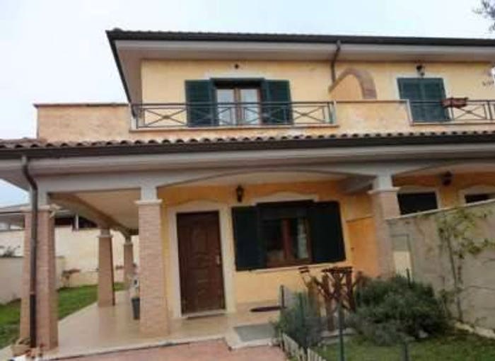 Casa quadrilocale in vendita in Via Degli Oleandri B, Castagnetta Santa Procula, Pomezia