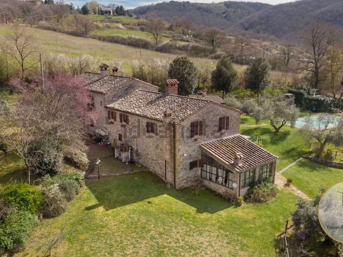 Casa con 6 locali in vendita in Centro, Passignano sul Trasimeno