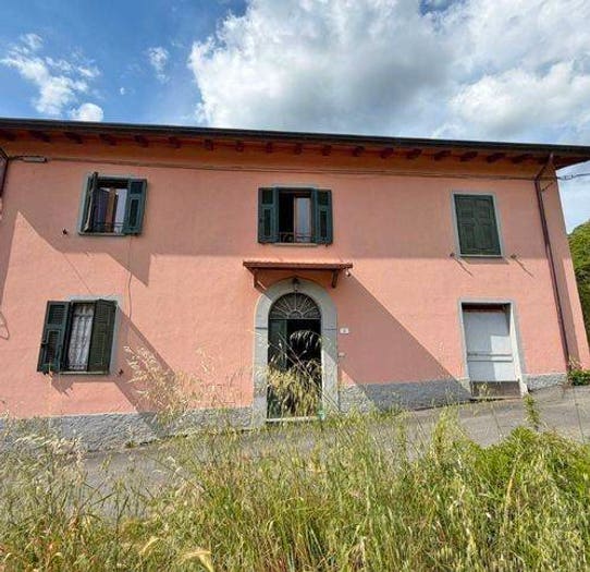 Casa quadrilocale in vendita in Via Dante Alighieri, Piano Di Collecchia, Fivizzano