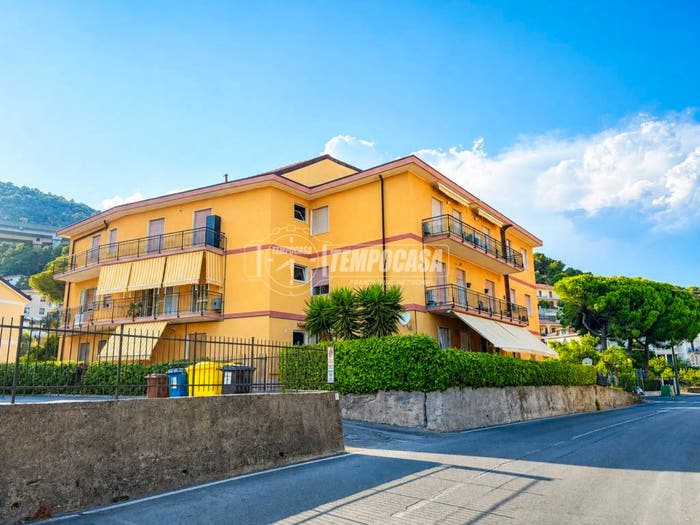 Appartamento trilocale in vendita in Via del Poggio, Marina Di Andora, Andora