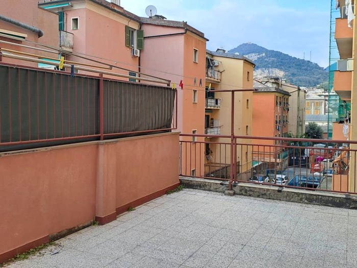 Appartamento trilocale in vendita in Via Alfredo Catalani, Sestri Ponente, Genova