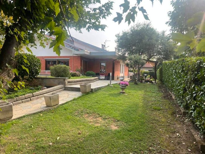 Casa con 6 locali in vendita in Viale Paradiso, Rivarossa