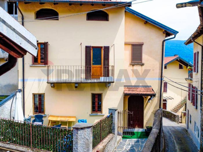 Casa quadrilocale in vendita in Via Bonomi, Centro, BrissagoValtravaglia