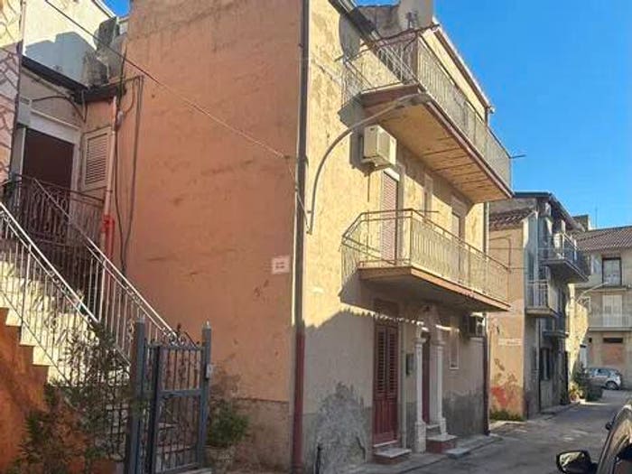 Casa con 6 locali in vendita in Via Dinolfo, Cattolica Eraclea