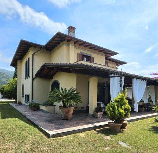 Casa con 6 locali in vendita in Mirteto, Massa