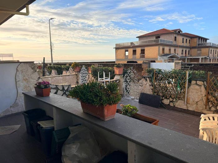 Appartamento quadrilocale in vendita in Viale delle Tortore, Lido dei Coralli Sabbiedoro, Ardea