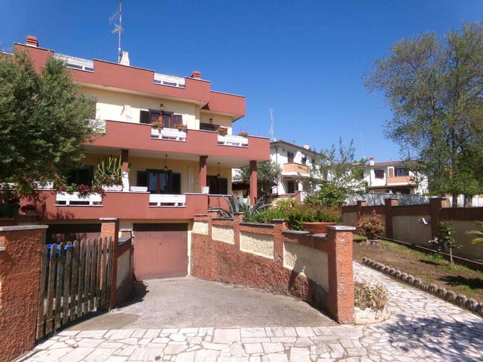 Casa con 6 locali in vendita in Viale delle Cerase Marine, Villaggio Giornalisti Poggio, Anzio