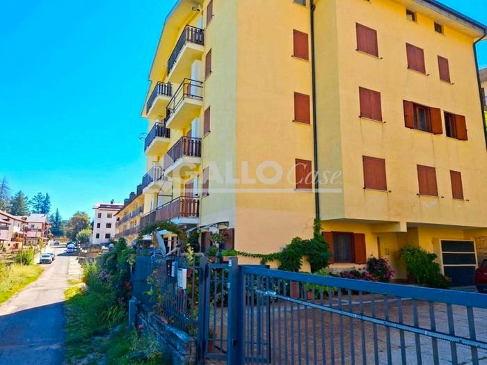 Appartamento quadrilocale in vendita in Via dei Bucaneve, Camigliatello Silano, Spezzano della Sila