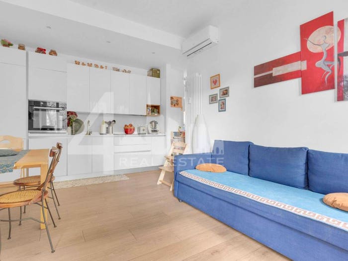 Appartamento trilocale in vendita in Via Valtellina, Farini, Milano