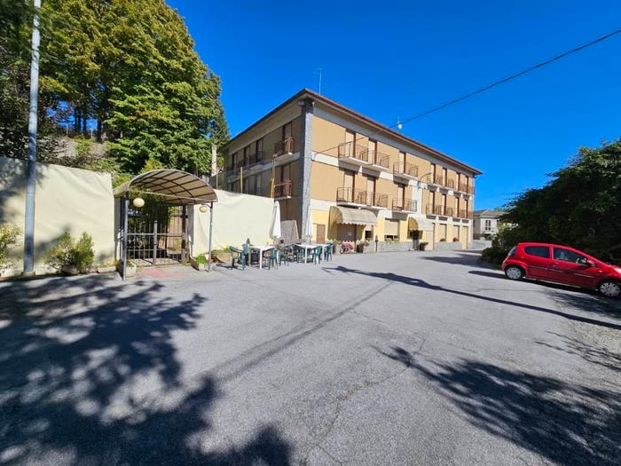 Casa con 6 locali in vendita in Centro, Murazzano