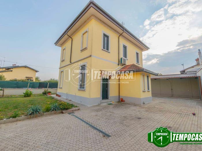 Casa con 6 locali in vendita in Via Papa Giovanni Paolo II', Trovo