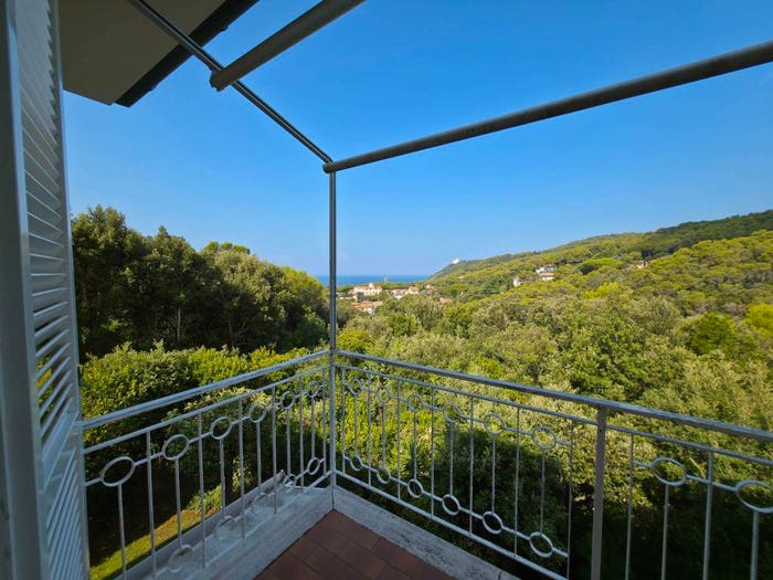 Casa con 6 locali in vendita in Via Domenico Francesco Falcucci, Quercianella, Livorno