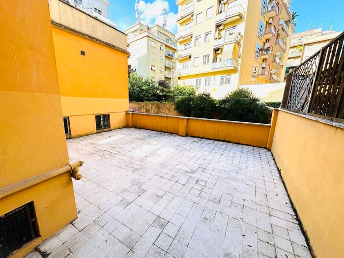 Appartamento trilocale in vendita in Via Edoardo Jenner, Colli Portuensi Casaletto, Roma