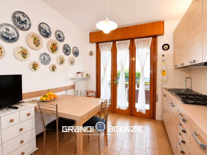 Appartamento quadrilocale in vendita in Via Roma Paese, Centro, Paese