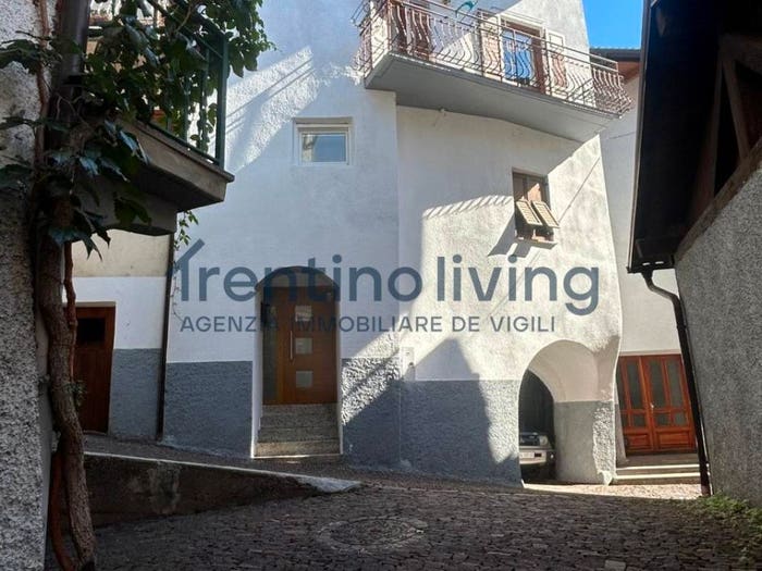 Casa quadrilocale in vendita in Vicolo della Frona, Cembra Lisignago
