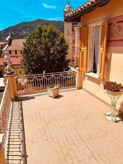 Casa trilocale in vendita in Via Don Bartolomeo Podestà, Centro, Alassio