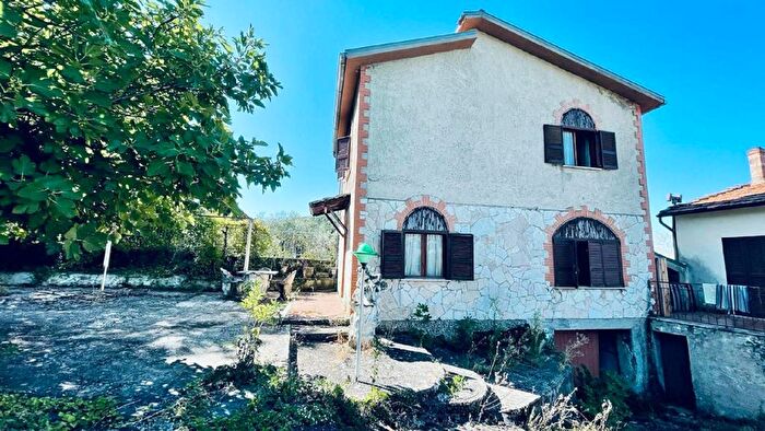 Casa con 5 locali in vendita in Via Roma, Casperia