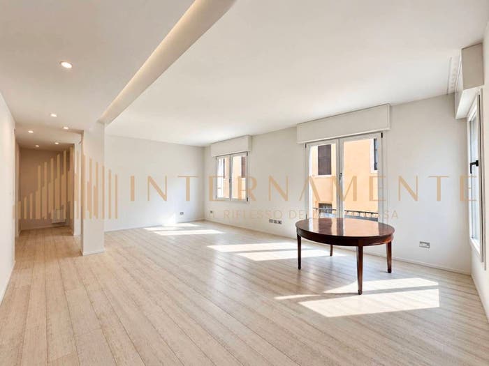 Appartamento quadrilocale in vendita in Via dei Tadi, Piazze Duomo, Padova