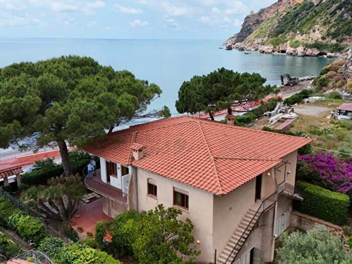 Appartamento quadrilocale in vendita in Via Lampetia, Cetraro Marina, Cetraro