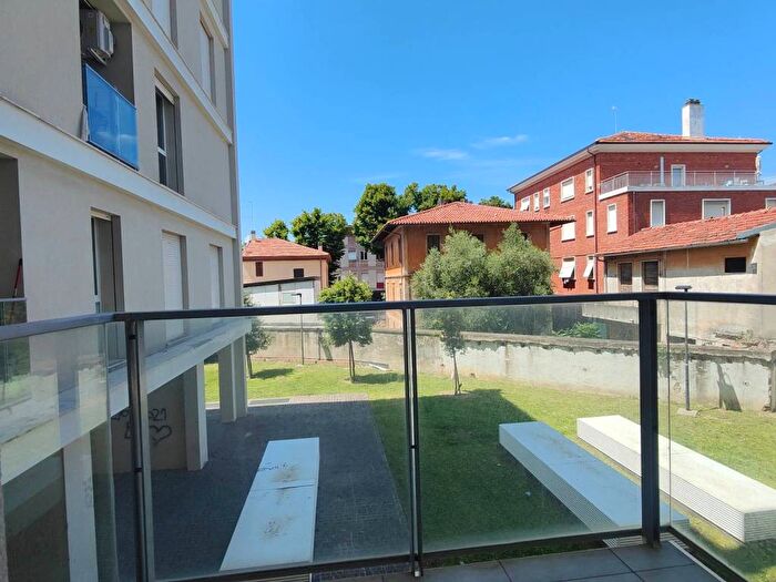 Appartamento trilocale in vendita in Via Luca della Robbia, Centro Storico, Pesaro