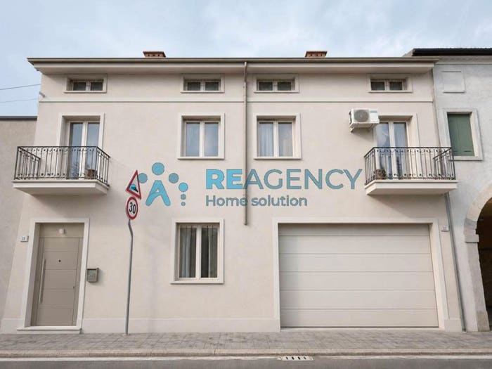 Casa con 6 locali in vendita in Via Lovara, Montecchio Maggiore Alte Ceccato, Montecchio Maggiore