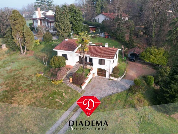 Casa quadrilocale in vendita in Via Besnate, Centro, Jerago con Orago