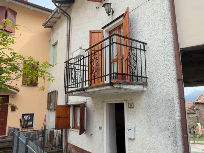 Appartamento quadrilocale in vendita in Via Carnola, Carnola, Castelnovo Ne' Monti
