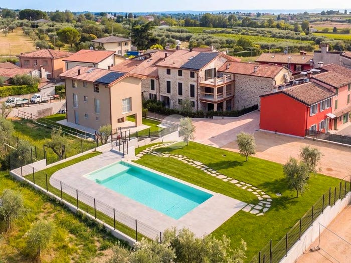 Appartamento trilocale in vendita in Via Modena, Centro, Bardolino