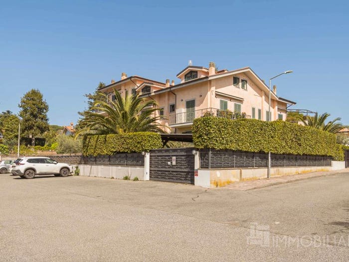 Appartamento quadrilocale in vendita in Via Maggio, Colle delle Ginestre Pedica, Grottaferrata