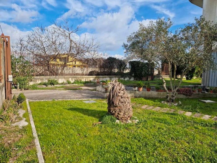 Casa con 6 locali in vendita in Traversa A Via Saggese, Afragola