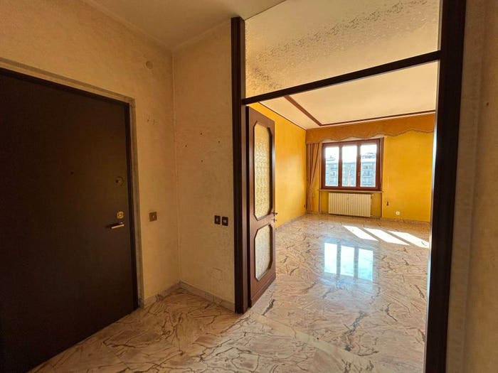 Appartamento quadrilocale in vendita in Via Montello, Piazza Genova, Alessandria