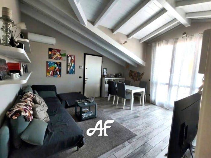 Appartamento trilocale in vendita in Via Monte Grappa, Centro, Veduggio con Colzano