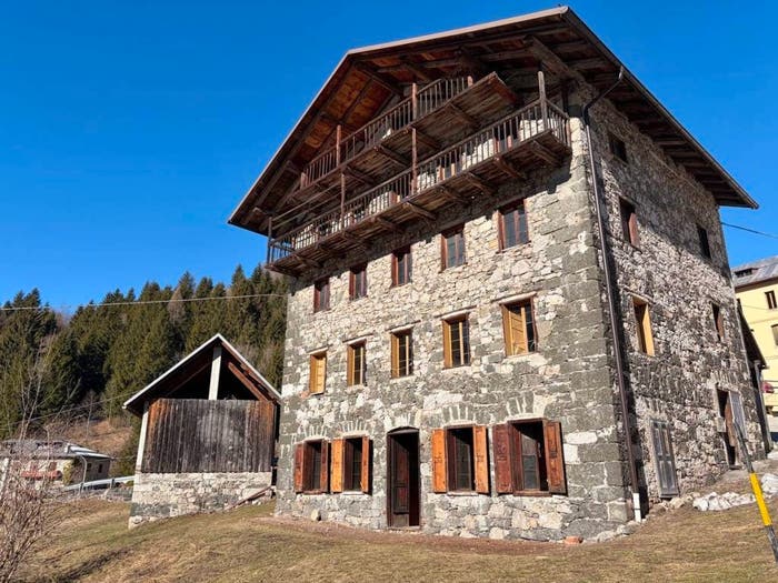 Casa con 6 locali in vendita in Frazione Sachet, Vallada Agordina