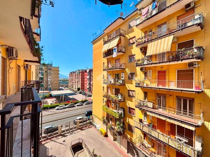 Appartamento trilocale in vendita in Via della stadera, Zona Industriale Marina, Napoli