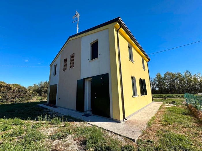 Casa trilocale in vendita in Mirandola